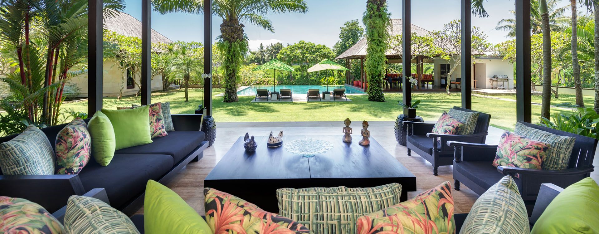 Bendega Nui - Open living area view to pool