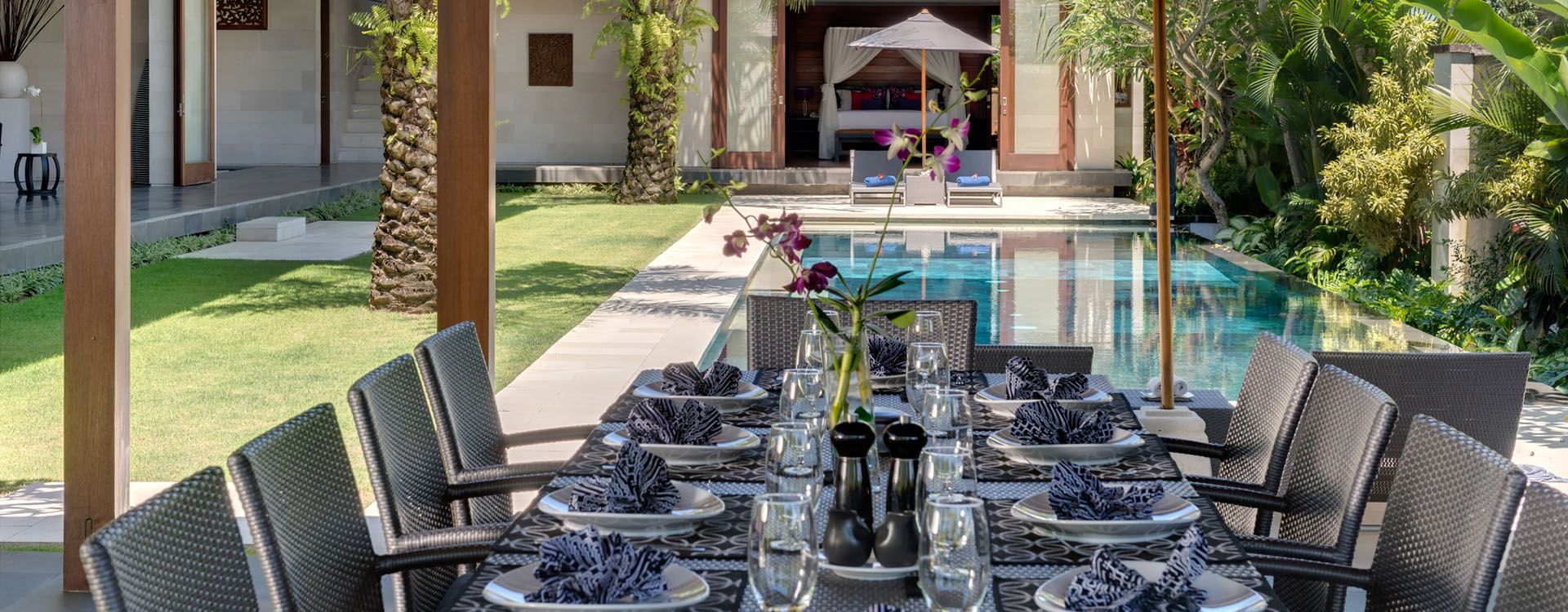 Bendega Rato - Dining table setting with master bedroom in the background
