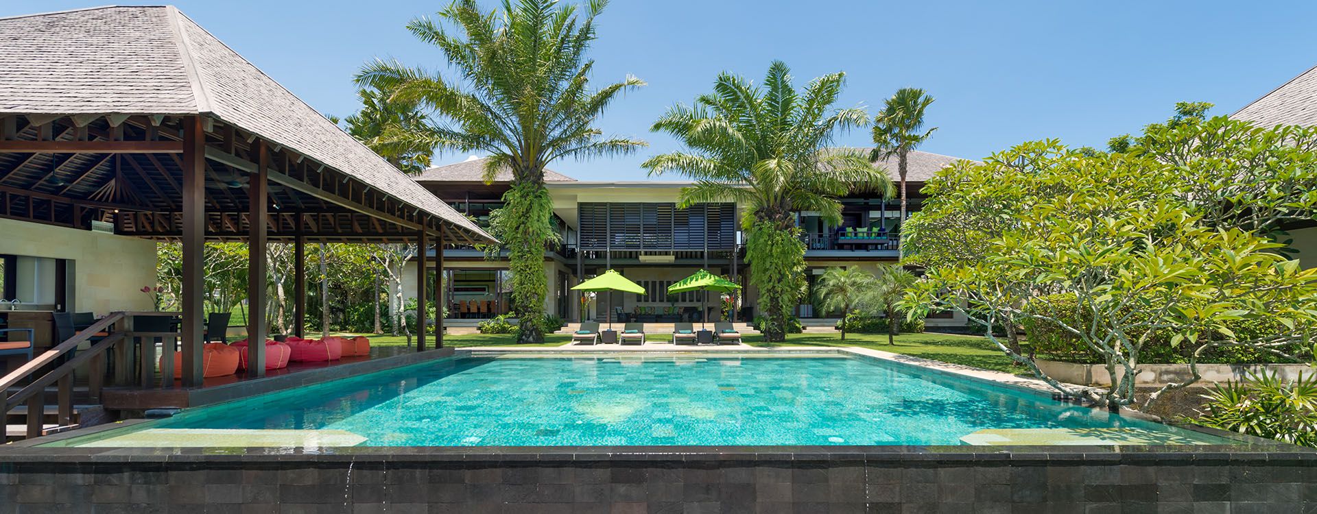 Bendega Nui - Pool to villa view