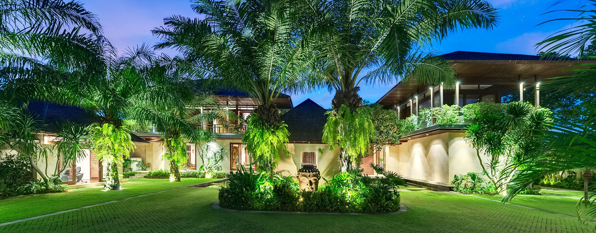 Bendega Nui - The entrance at night